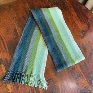 Robert mackie of Scotland wool scarf 100% wool green